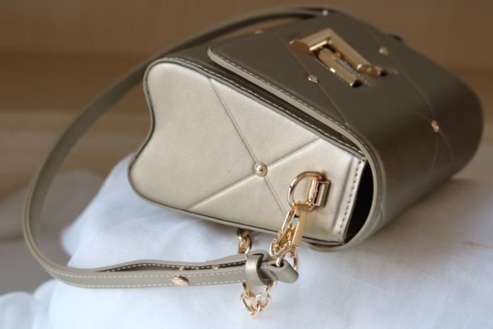 2022SS新作 Louis Vuitton ルイヴィトン レディース ショルダーバックスーパーコピー
