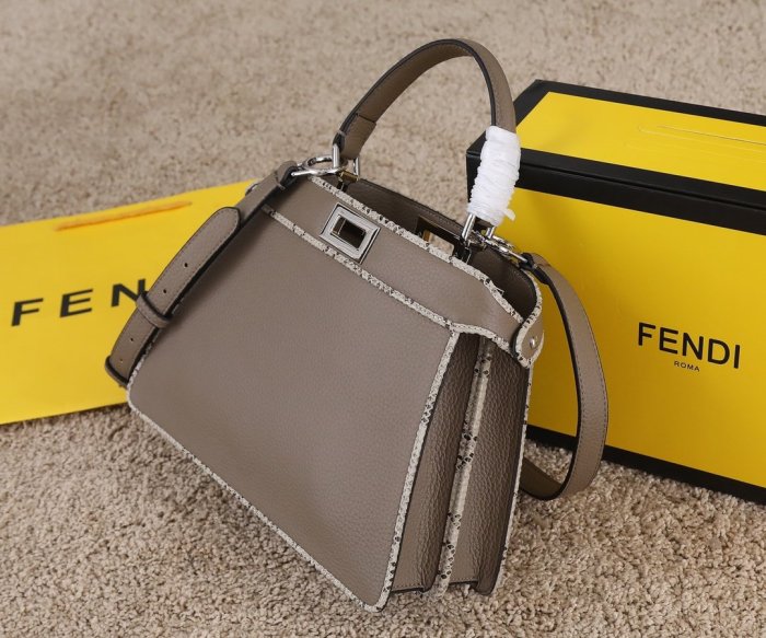 2022SS新作 FENDI フェンディ レディースショルダーバックスーパーコピー