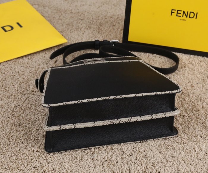 2022SS新作 FENDI フェンディ レディースショルダーバックスーパーコピー