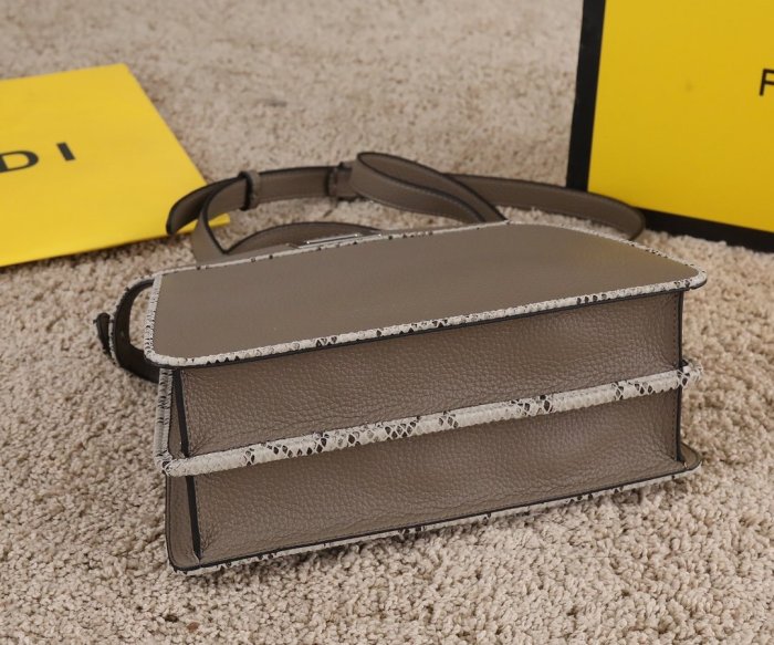 2022SS新作 FENDI フェンディ レディースショルダーバックスーパーコピー