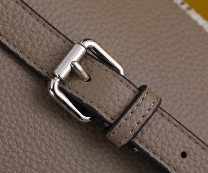 2022SS新作 FENDI フェンディ レディースショルダーバックスーパーコピー