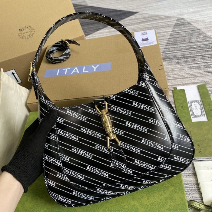 2022SS新作Gucci グッチ レディース ショルダーバックスーパーコピー