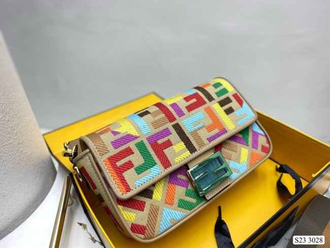 2022SS新作 FENDI フェンディ レディースショルダーバックスーパーコピー