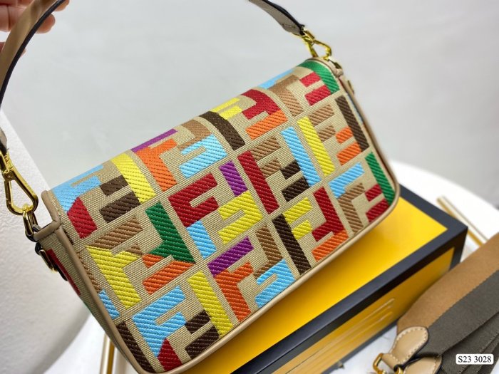 2022SS新作 FENDI フェンディ レディースショルダーバックスーパーコピー