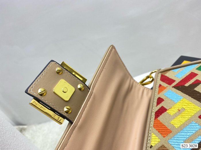 2022SS新作 FENDI フェンディ レディースショルダーバックスーパーコピー