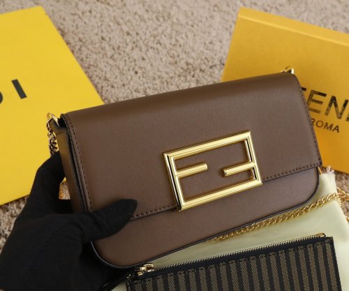 2022SS新作 FENDI フェンディ レディース ショルダーバックスーパーコピー