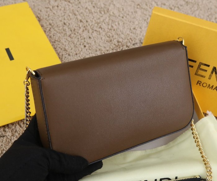 2022SS新作 FENDI フェンディ レディース ショルダーバックスーパーコピー