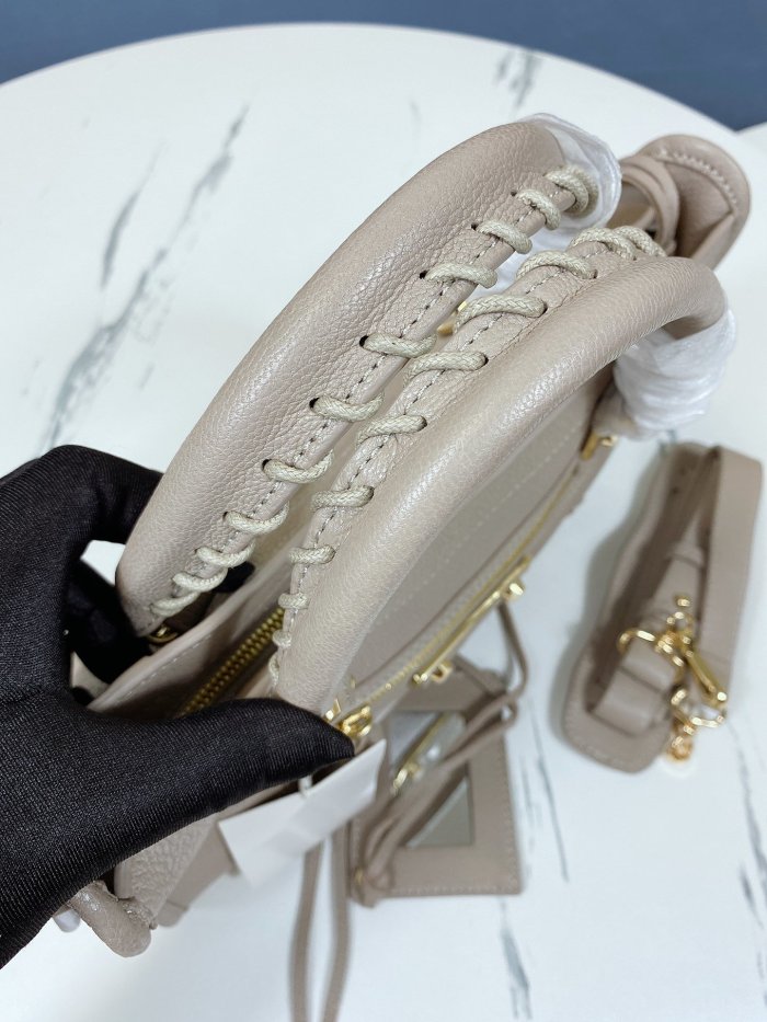 2022SS新作 Balenciaga バレンシアガ レディース ショルダーバックスーパーコピー