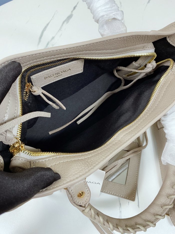 2022SS新作 Balenciaga バレンシアガ レディース ショルダーバックスーパーコピー