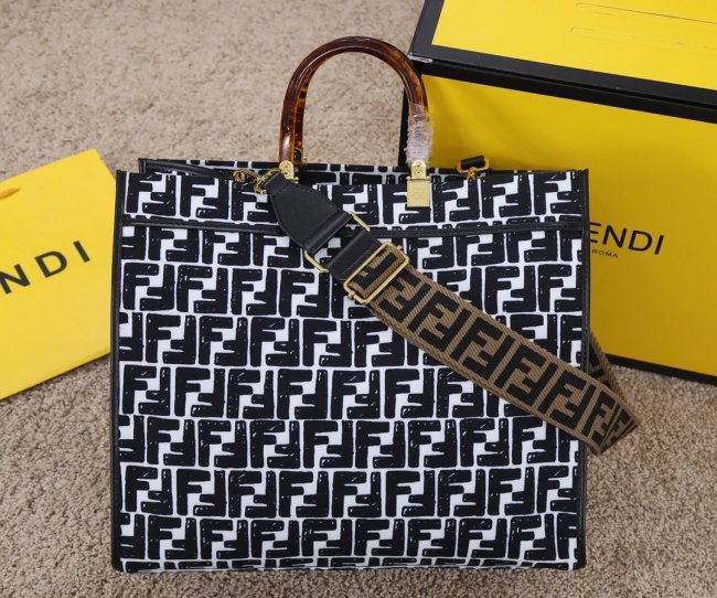 2022SS新作 FENDI フェンディ レディース ハンドバックスーパーコピー