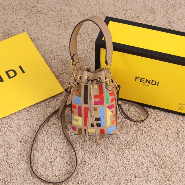 202201SS新作 FENDI フェンディ レディース ショルダーバックスーパーコピー