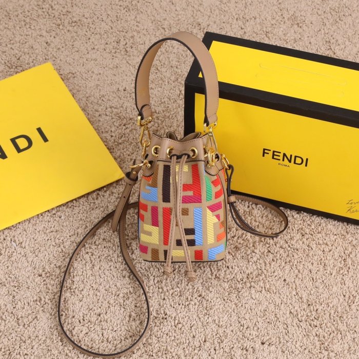 202201SS新作 FENDI フェンディ レディース ショルダーバックスーパーコピー