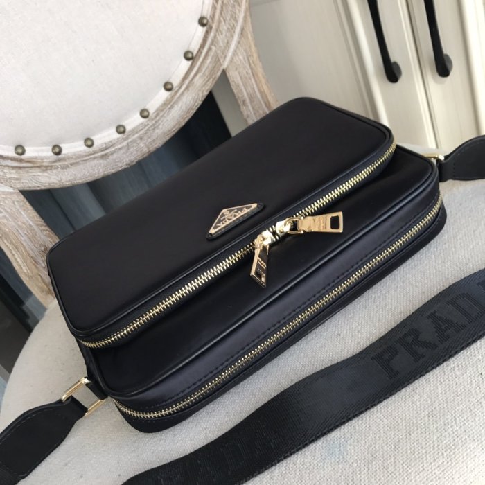 202201SS新作 Prada プラダ メンズ ショルダーバックスーパーコピー
