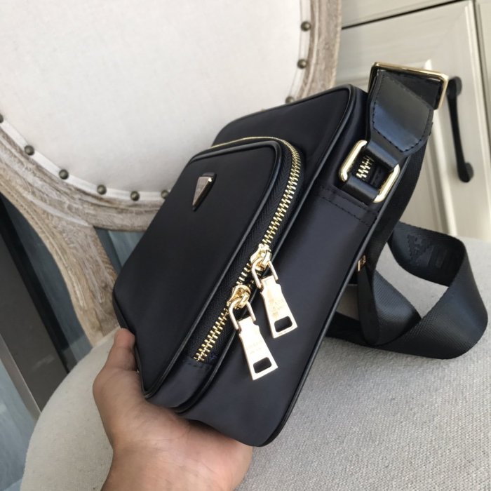 202201SS新作 Prada プラダ メンズ ショルダーバックスーパーコピー