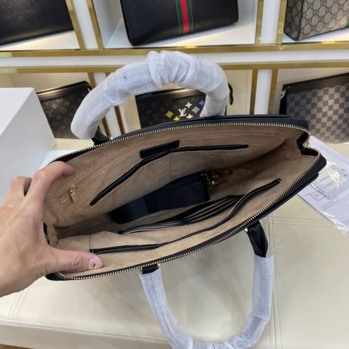 202201SS新作 Prada プラダ メンズ ハンドバックスーパーコピー