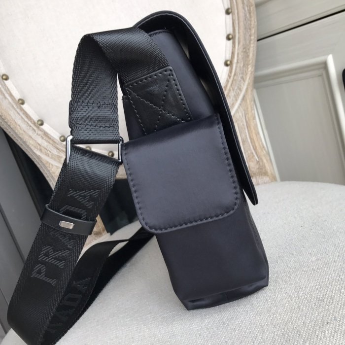 202202SS新作 Prada プラダ メンズ ショルダーバックスーパーコピー