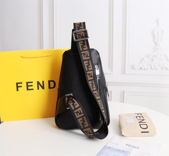 202202SS新作 FENDI フェンディ メンズ ショルダーバックスーパーコピー