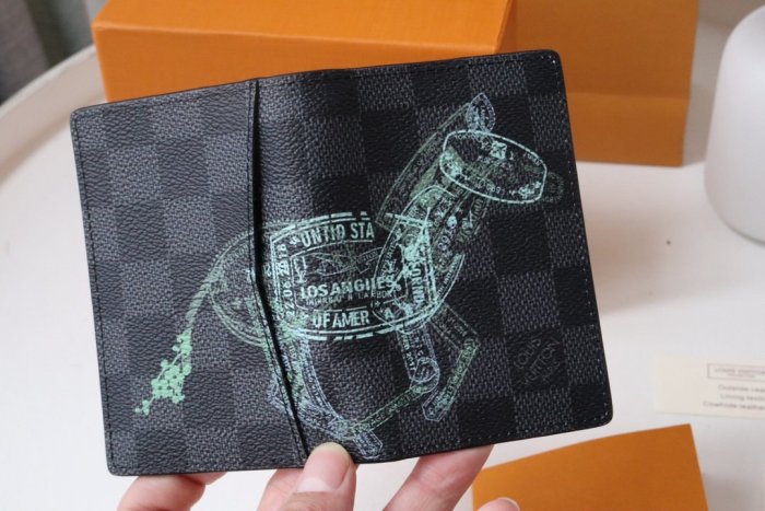 202202SSルイヴィトン LOUIS VUITTON 新作通販 短財布スーパーコピー