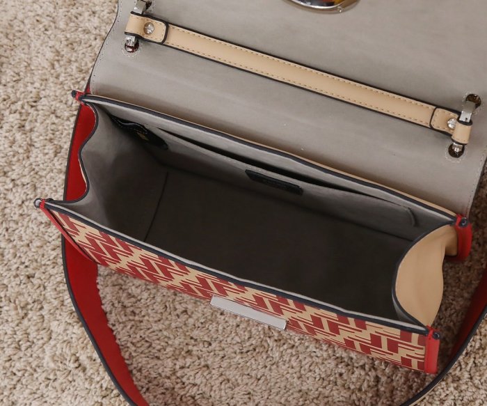 202202SS新作 FENDI フェンディ レディース ショルダーバックスーパーコピー