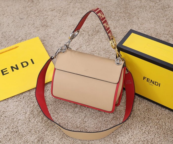 202202SS新作 FENDI フェンディ レディース ショルダーバックスーパーコピー