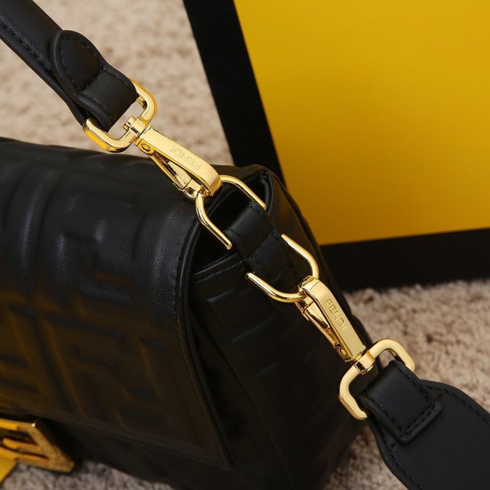 202202SS新作 FENDI フェンディ レディース ショルダーバックスーパーコピー