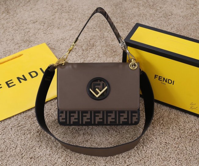 202202SS新作 FENDI フェンディ レディース ショルダーバックスーパーコピー