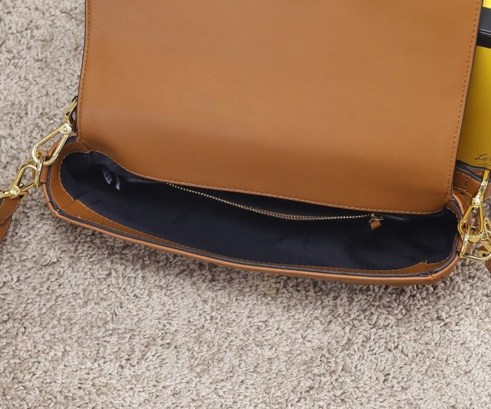 202202SS新作 FENDI フェンディ レディース ショルダーバックスーパーコピー