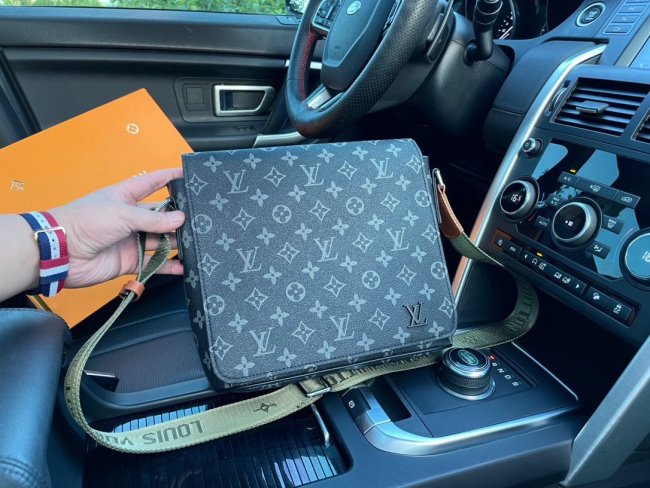 202203SS新作 Louis Vuitton ルイヴィトンメンズ ショルダーバッグスーパーコピー