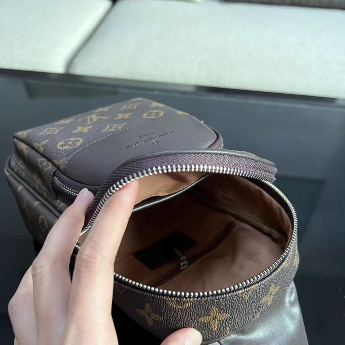 202203SS新作 Louis Vuitton ルイヴィトンメンズ ショルダーバッグスーパーコピー