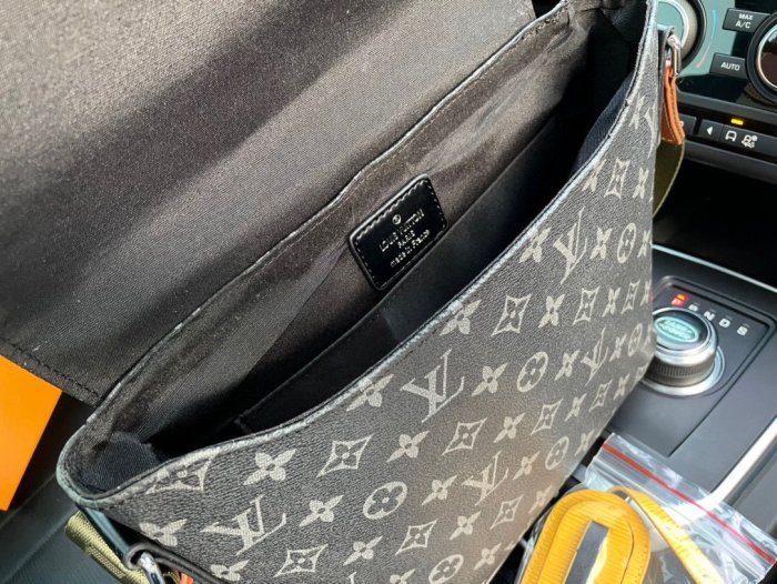 202203SS新作 Louis Vuitton ルイヴィトンメンズ ショルダーバッグスーパーコピー