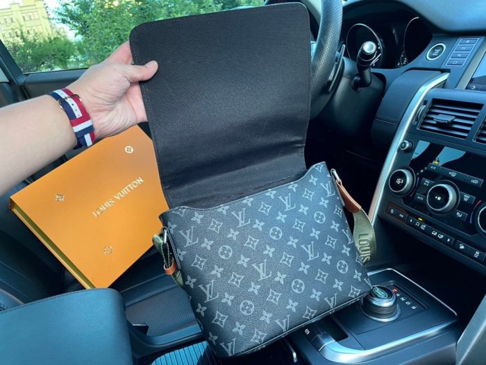 202203SS新作 Louis Vuitton ルイヴィトンメンズ ショルダーバッグスーパーコピー
