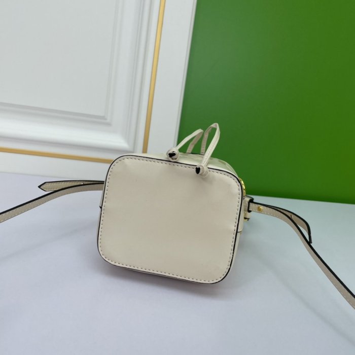 202204SS新作FENDI フェンディ レディース ショルダーバックスーパーコピー