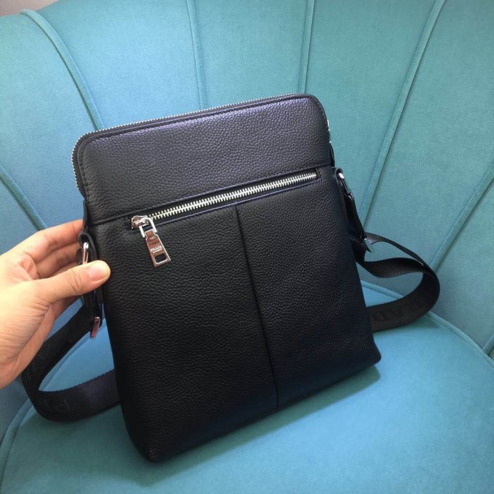 202204SS プラダPrada メンズ ショルダーバックスーパーコピー