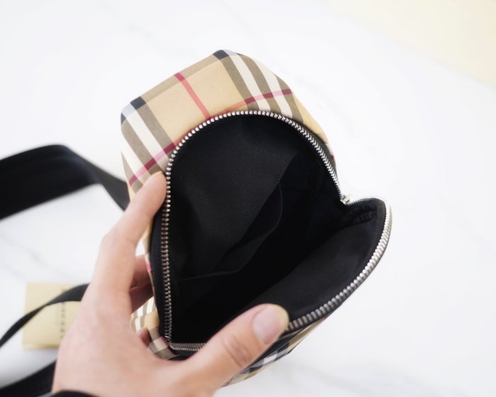 202204SS新作 バーバリーBurberry メンズ ショルダーバックスーパーコピー