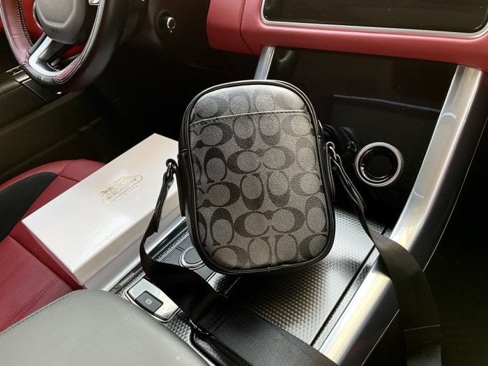 202204SS コーチCoach メンズ ショルダーバッグスーパーコピー