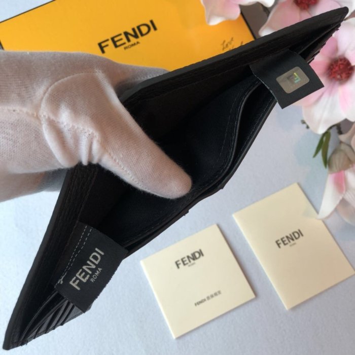 202204SS フェンディFendi新作通販 短財布スーパーコピー