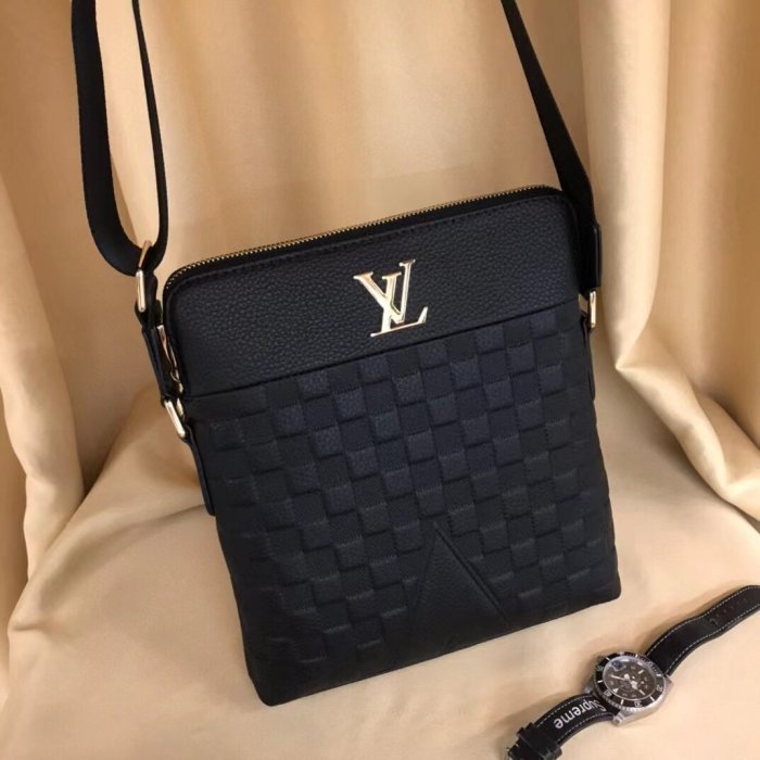 202204SS新作 Louis Vuitton ルイヴィトン メンズ ショルダーバッグスーパーコピー