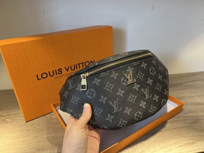 202205SS新作 Louis Vuitton ルイヴィトン メンズ ショルダーバッグスーパーコピー