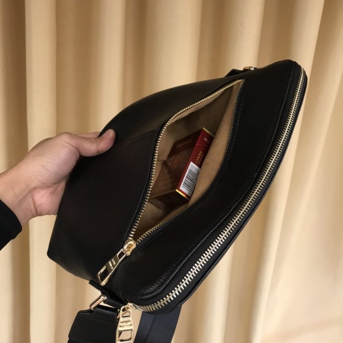 202205SS新作 Louis Vuitton ルイヴィトン メンズ ショルダーバッグスーパーコピー