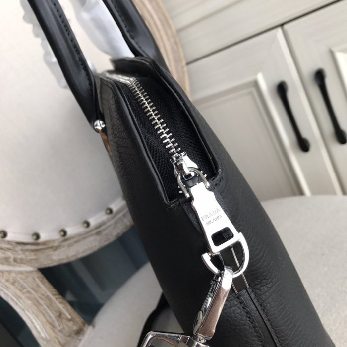 202206SS新作Pradaプラダメンズ ハンドバックスーパーコピー