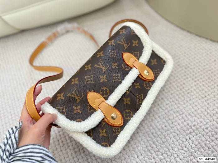 202209SS新作 Louis Vuitton ルイヴィトン レディースショルダーバックスーパーコピー