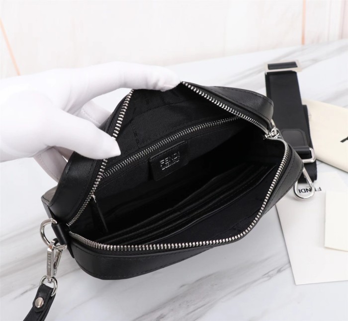 202209SS新作Fendi フェンディ メンズ ショルダーバックスーパーコピー