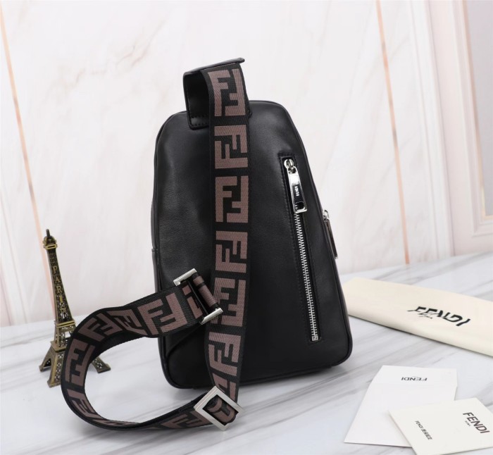 202209SS新作Fendi フェンディ メンズ ショルダーバックスーパーコピー