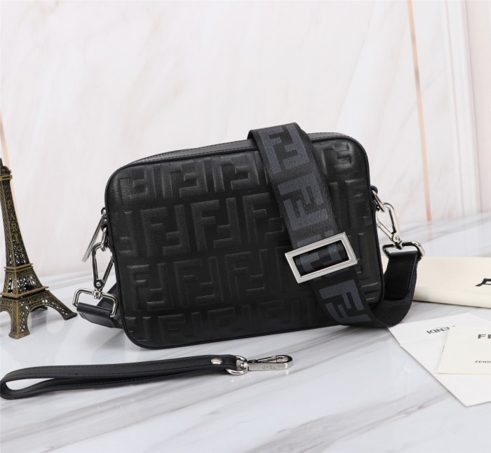 202209SS新作Fendi フェンディ メンズ ショルダーバックスーパーコピー