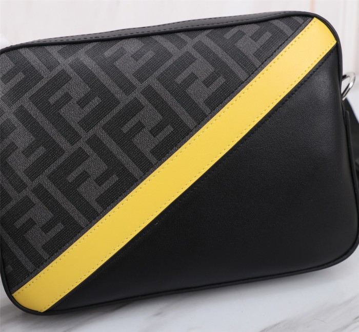 202209SS新作Fendi フェンディ メンズ ショルダーバックスーパーコピー