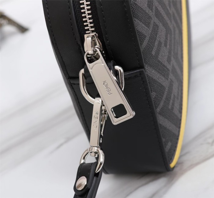 202209SS新作Fendi フェンディ メンズ ショルダーバックスーパーコピー