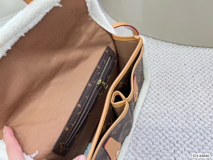 202209SS新作 Louis Vuitton ルイヴィトン レディースショルダーバックスーパーコピー