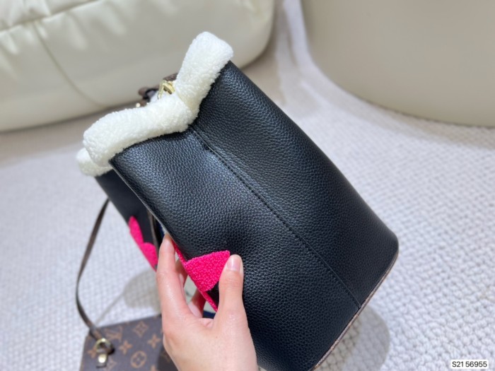 202209SS新作 Louis Vuitton ルイヴィトン レディースショルダーバックスーパーコピー