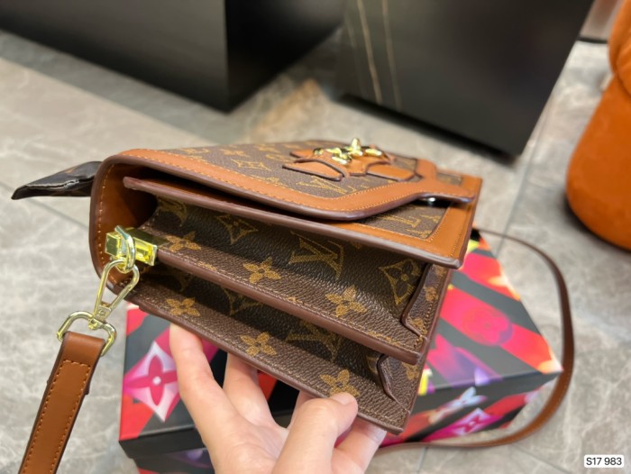 202209SS新作 Louis Vuitton ルイヴィトン レディースショルダーバックスーパーコピー