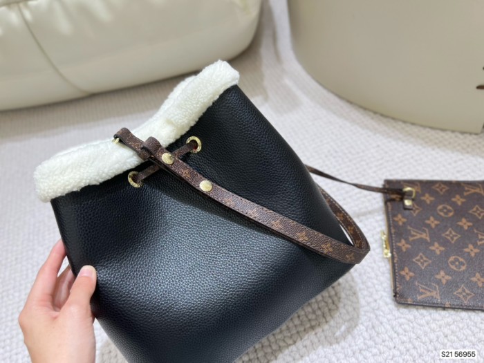 202209SS新作 Louis Vuitton ルイヴィトン レディースショルダーバックスーパーコピー